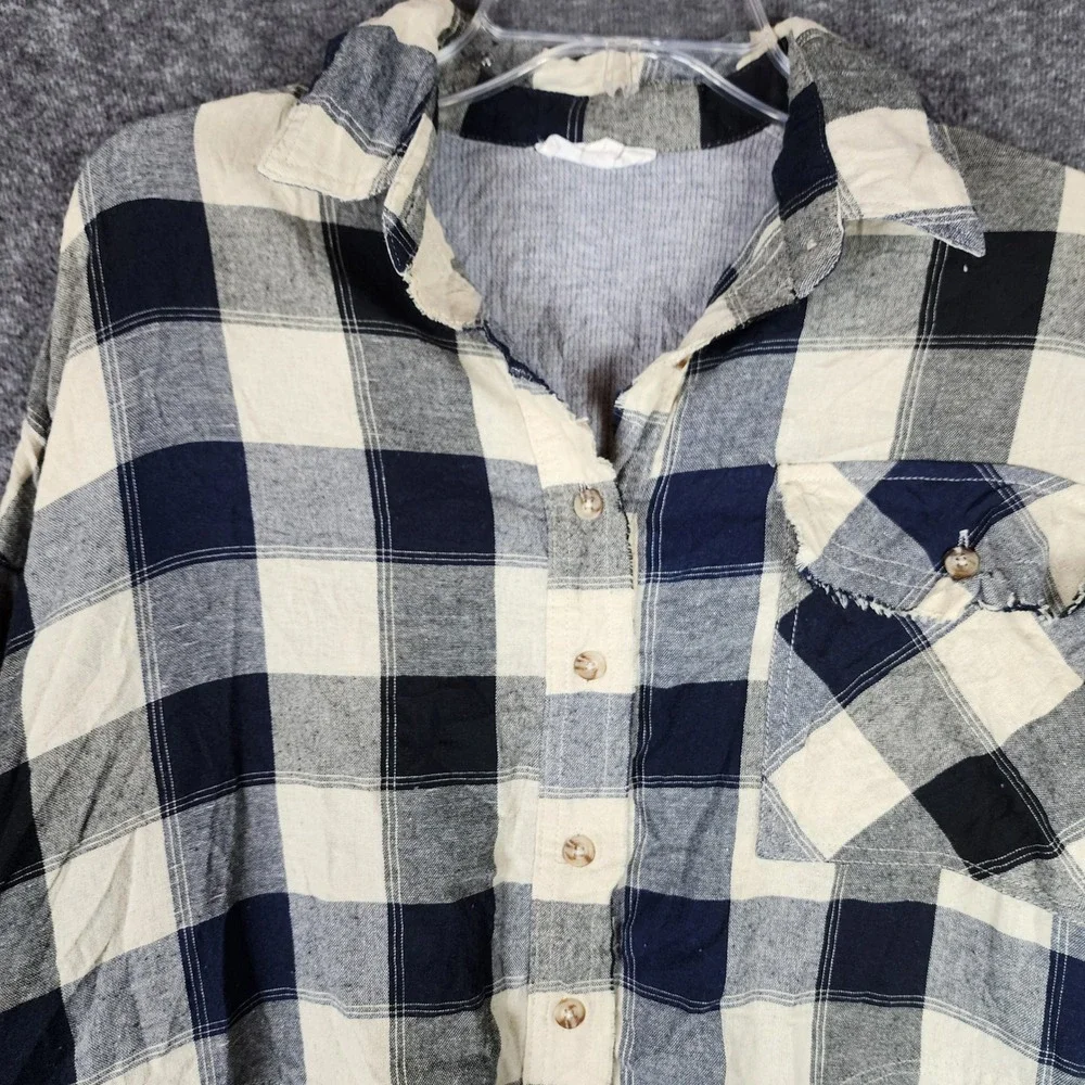 Easel Shirt Womens S ED14143 Navy Blue Cream Plaid Raw Hem Button Down EUC